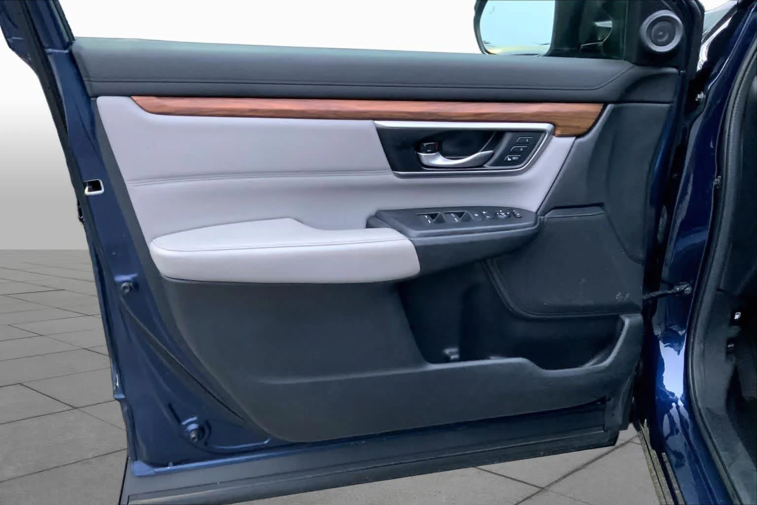 Used 2022 Obsidian Blue Pearl Honda Touring image 19