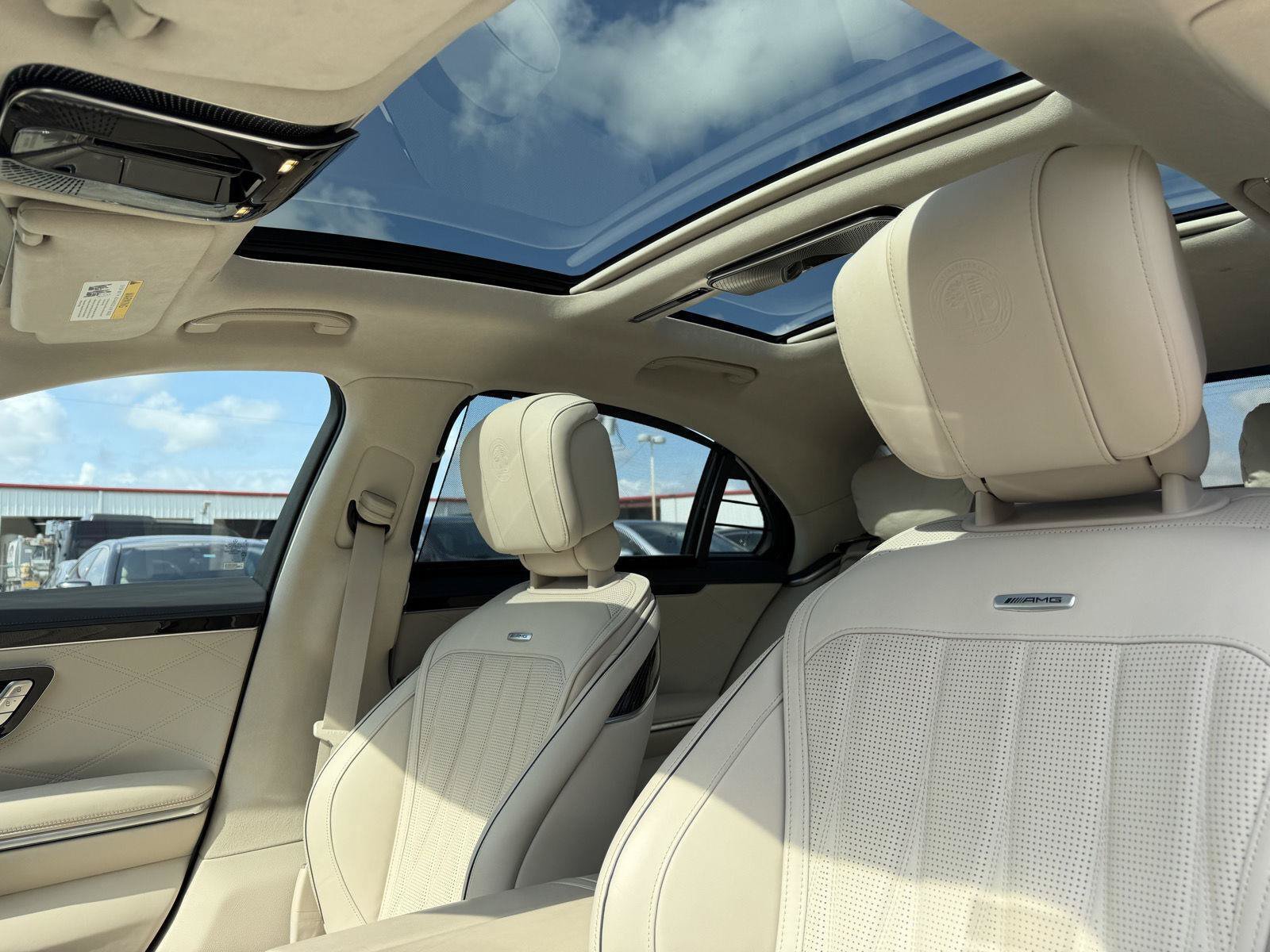 Certified Used 2025 MANUFAKTUR Moonlight White Metallic Mercedes-Benz S 63 E AMG® image 4