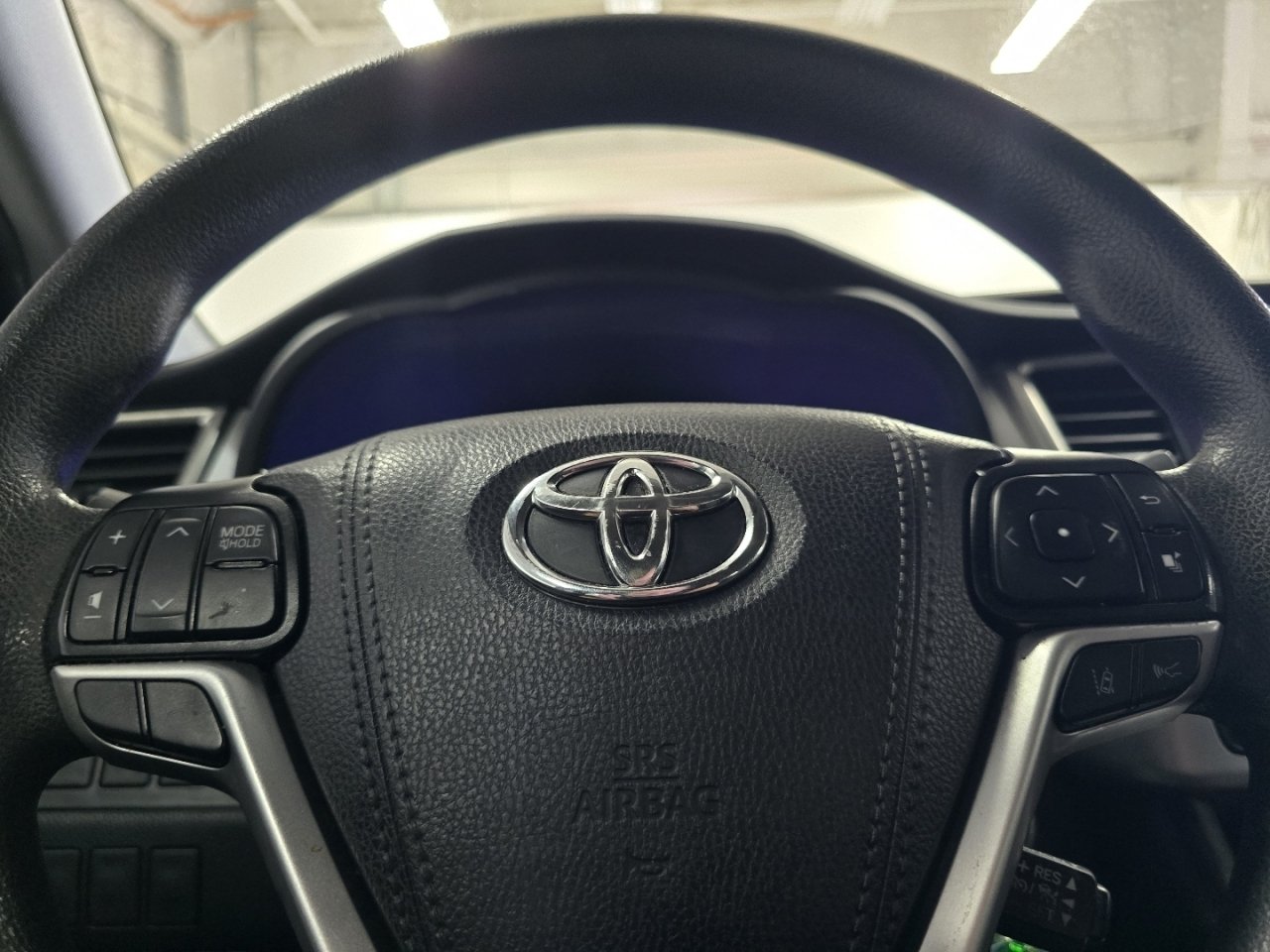 2019 Toyota Highlander LE - Photo 22