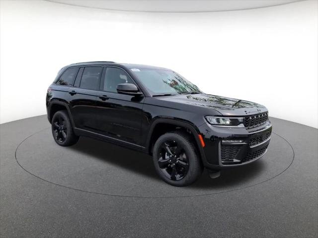 New 2026 Diamond Black Crystal Pearlcoat Jeep Limited image 3