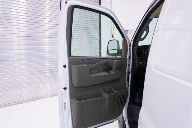 New 2026 Summit White GMC Work Van image 15