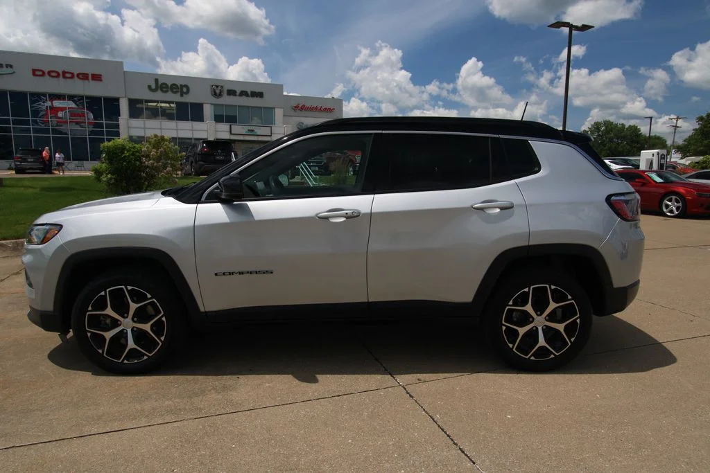 Used 2024 Silver Zynith Jeep Limited image 16