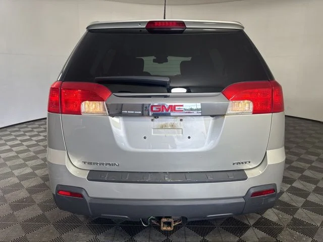 Used 2014 Champagne Silver Metallic GMC SLE-1 image 21