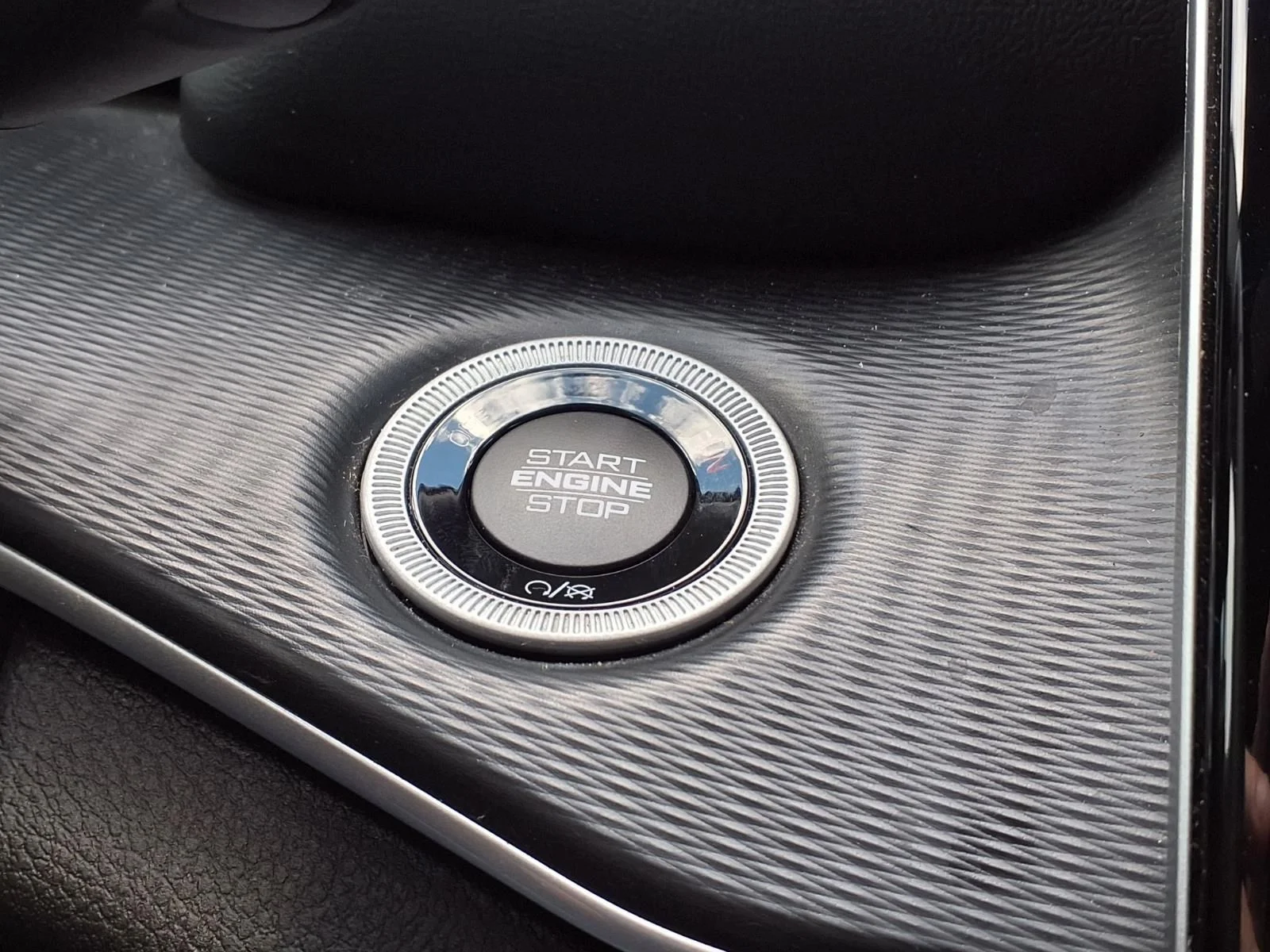 Used 2023 Silver Jeep Altitude image 15