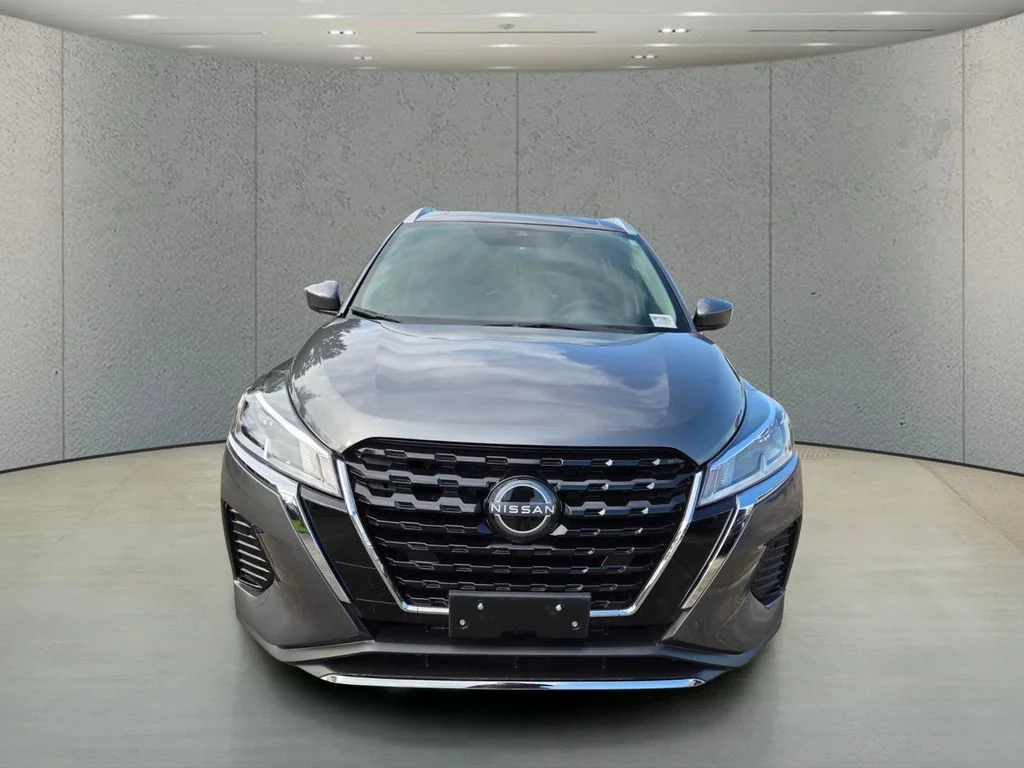 Used 2024 Gray Nissan SV image 7