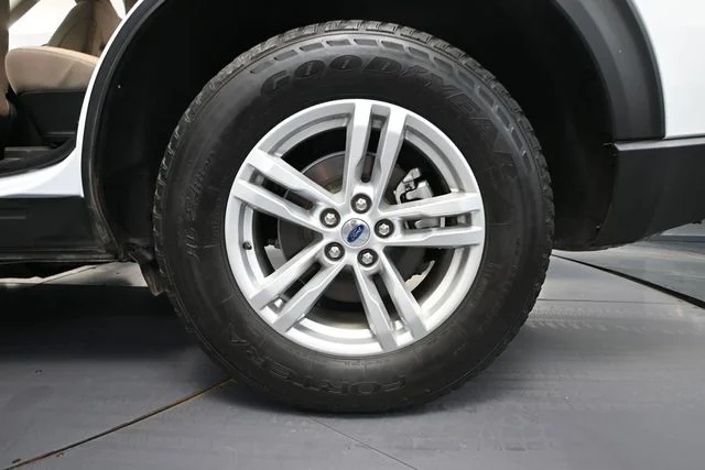 Used 2022 White Ford XLT image 10
