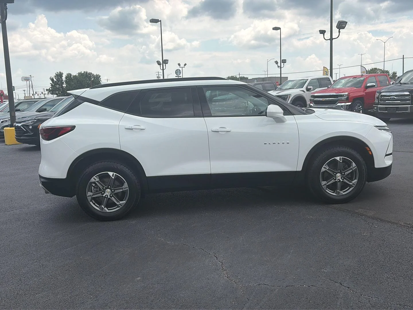 Used 2023 Summit White Chevrolet 2LT image 6