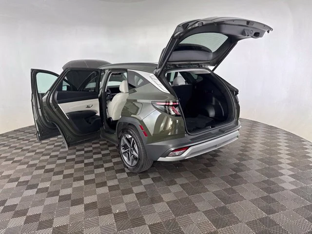 Used 2025 Green Hyundai SEL Convenience image 21