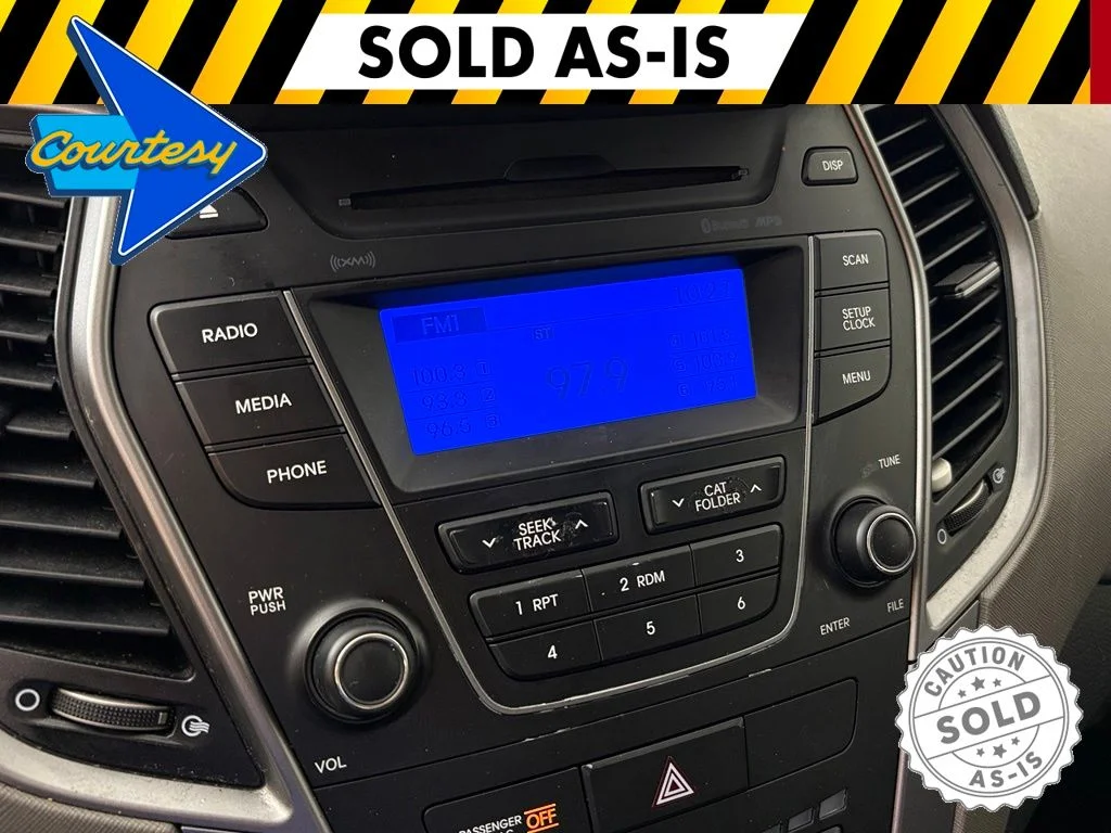 Used 2013 White Hyundai Base image 22