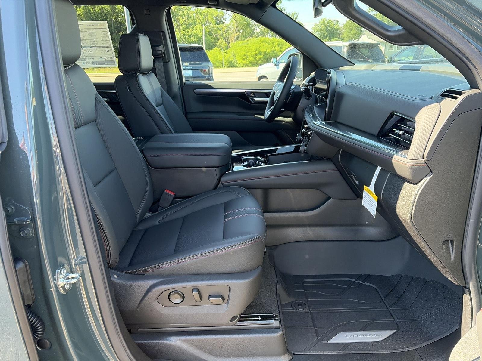 2026 Chevrolet Suburban RST - Photo 19