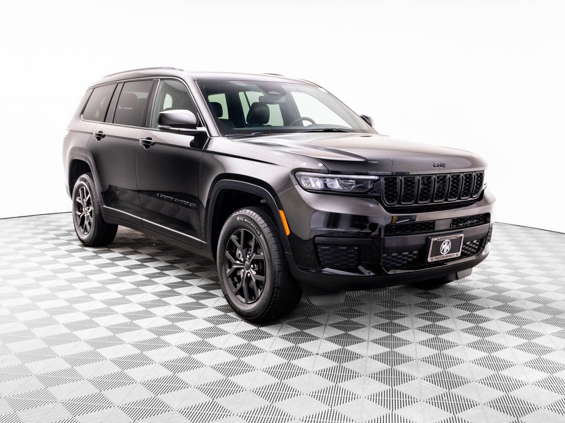 Used 2024 Black Jeep Altitude image 9