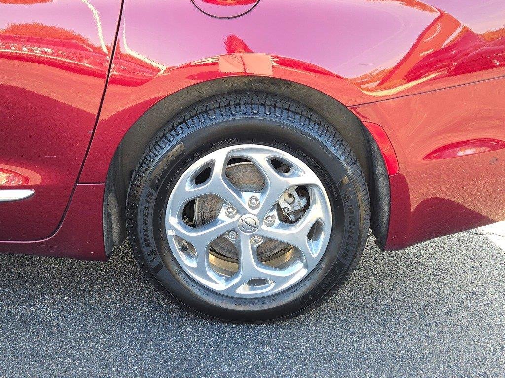 Used 2021 Velvet Red Pearlcoat Chrysler Hybrid Limited image 14