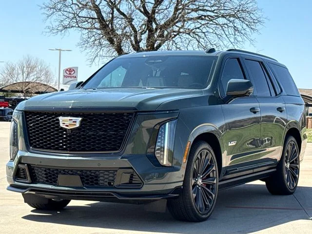 Used 2025 Green Cadillac V-Series image 3