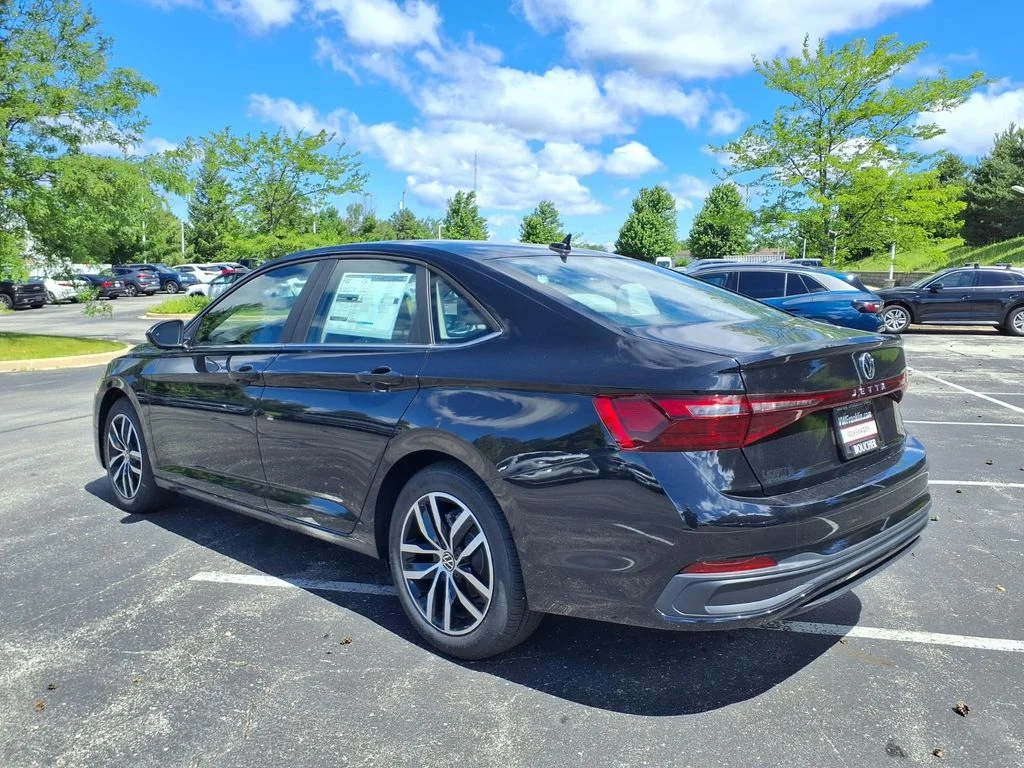 New 2026 Deep Black Pearl Volkswagen 1.5T SE image 4