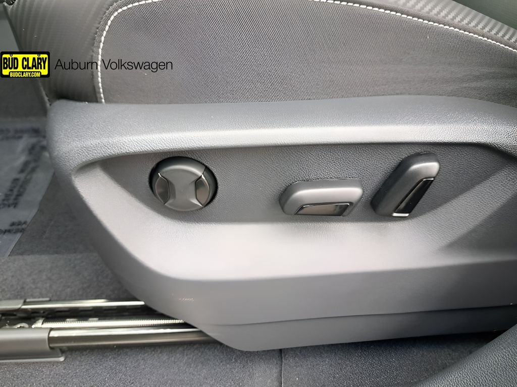 2025 Volkswagen Atlas Cross Sport SE w/Tech - Photo 34