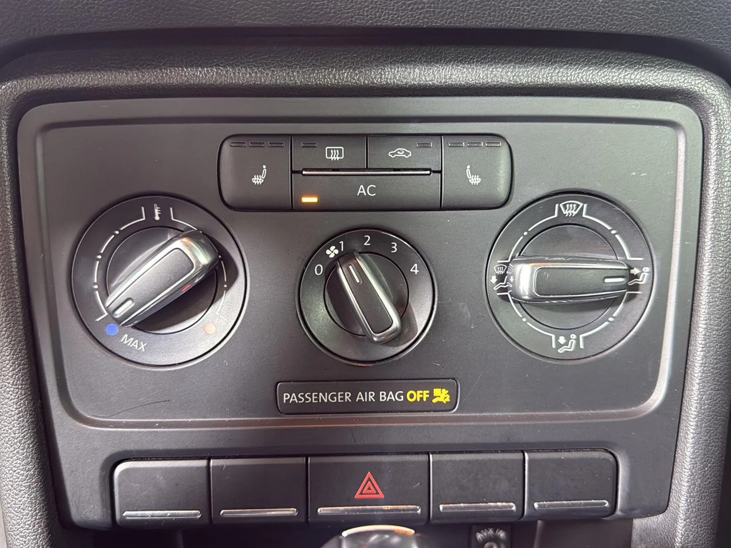 Used 2012 Reflex Silver Metallic Volkswagen 2.5L w/Sun image 14