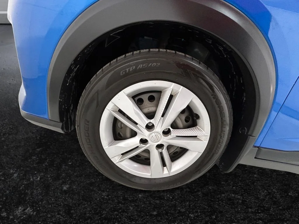 Used 2024 Blue Nissan S image 27