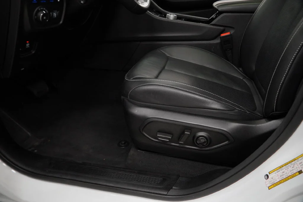 Used 2023 White Jeep 4xe image 34