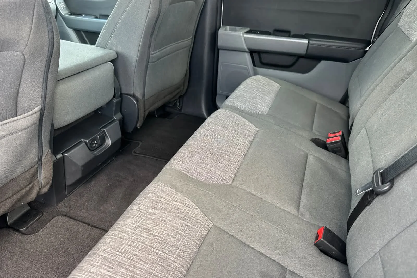 Used 2023 Iconic Silver Metallic Ford XLT image 4