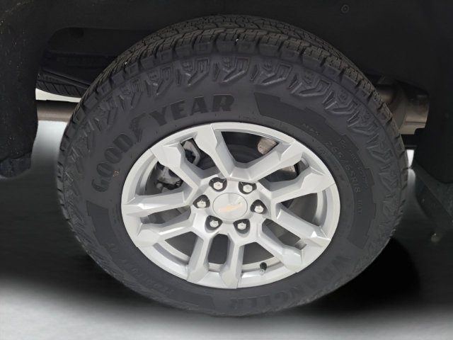 Used 2024 Lakeshore Blue Metallic Chevrolet LT image 8