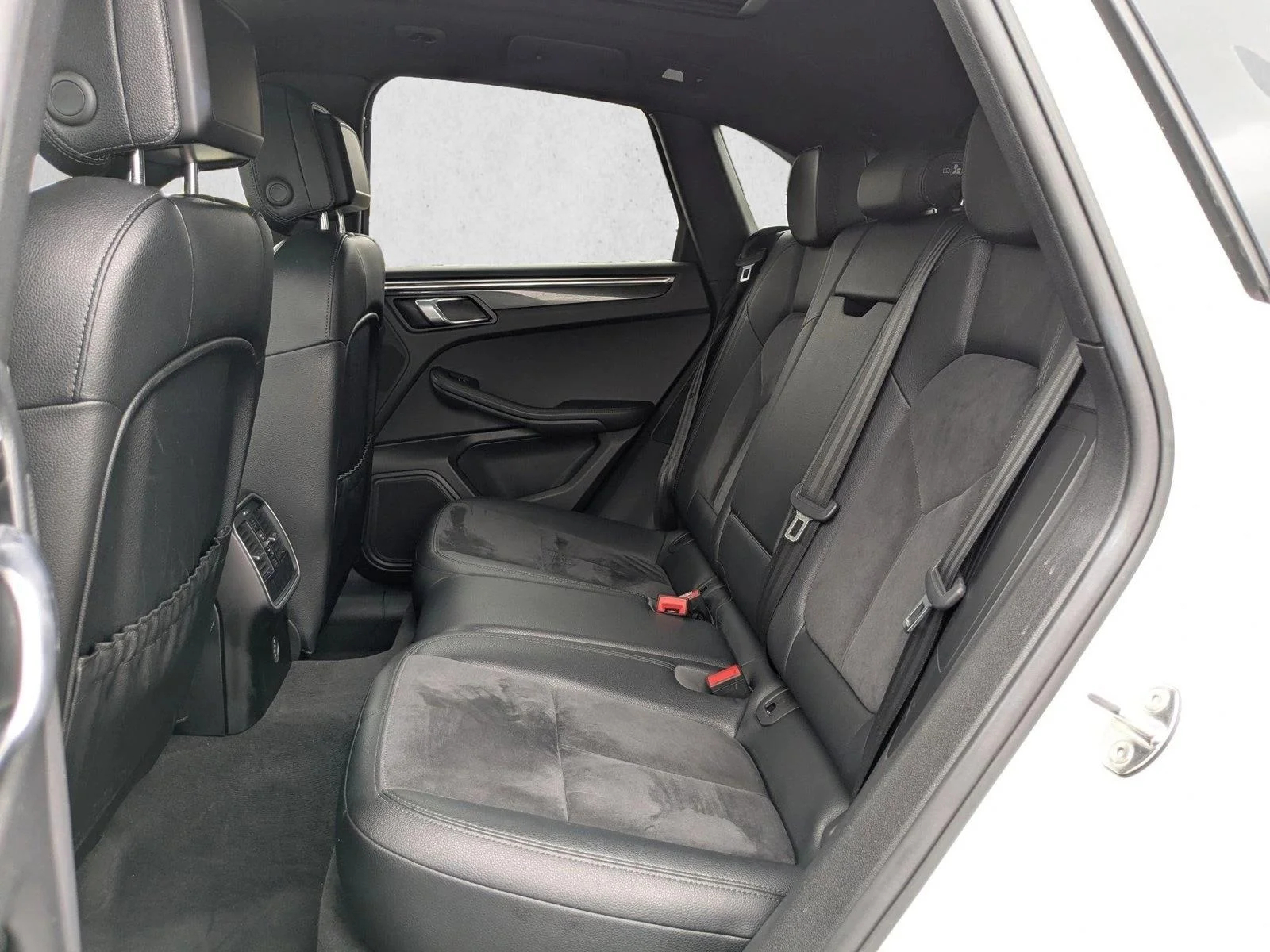 Used 2017 White Porsche  image 18