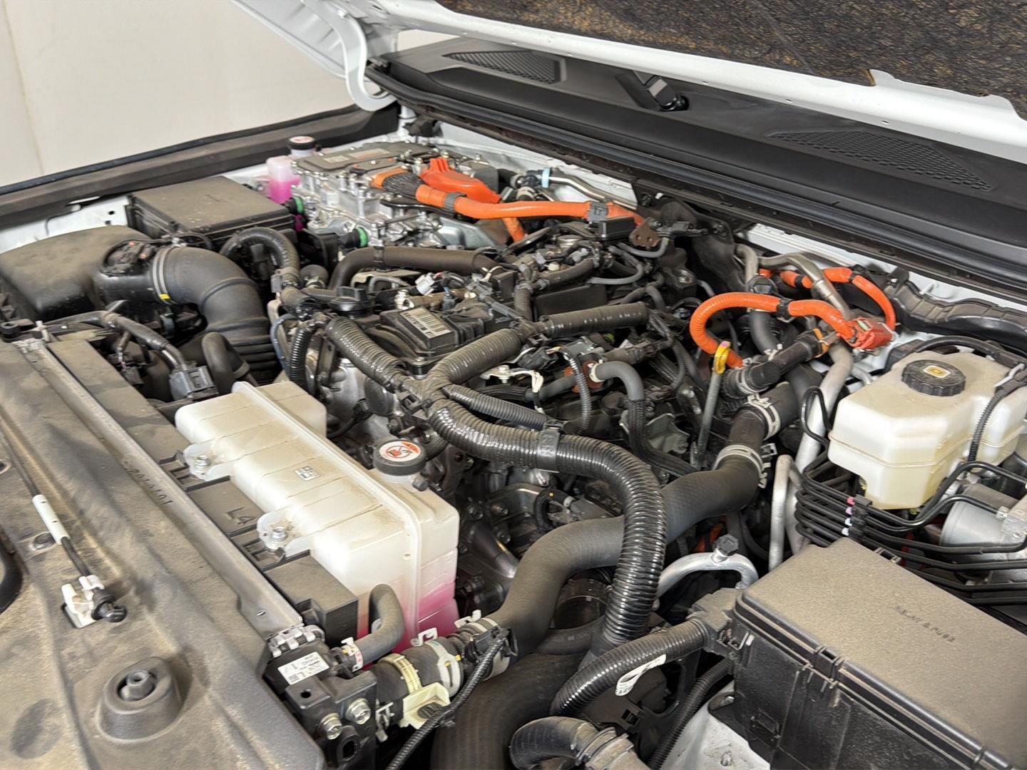 Used 2024 Wind Chill Pearl Toyota Base image 11