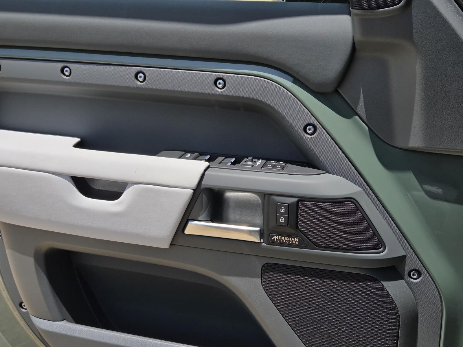 New 2026 Keswick Green LAND ROVER  image 31