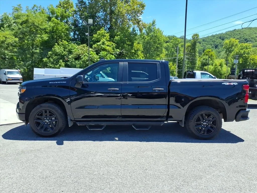 Used 2023 Black Chevrolet Custom image 4