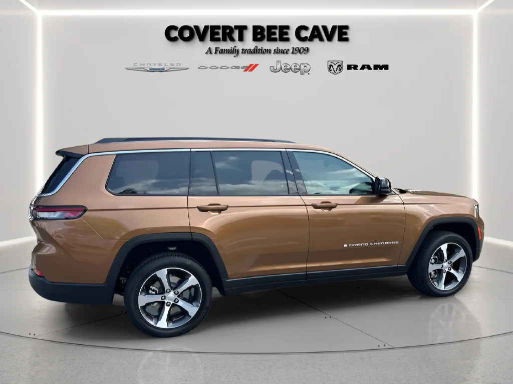 New 2026 Copper Shino Metallic Clear-Coat Exterior Paint Jeep Limited image 12