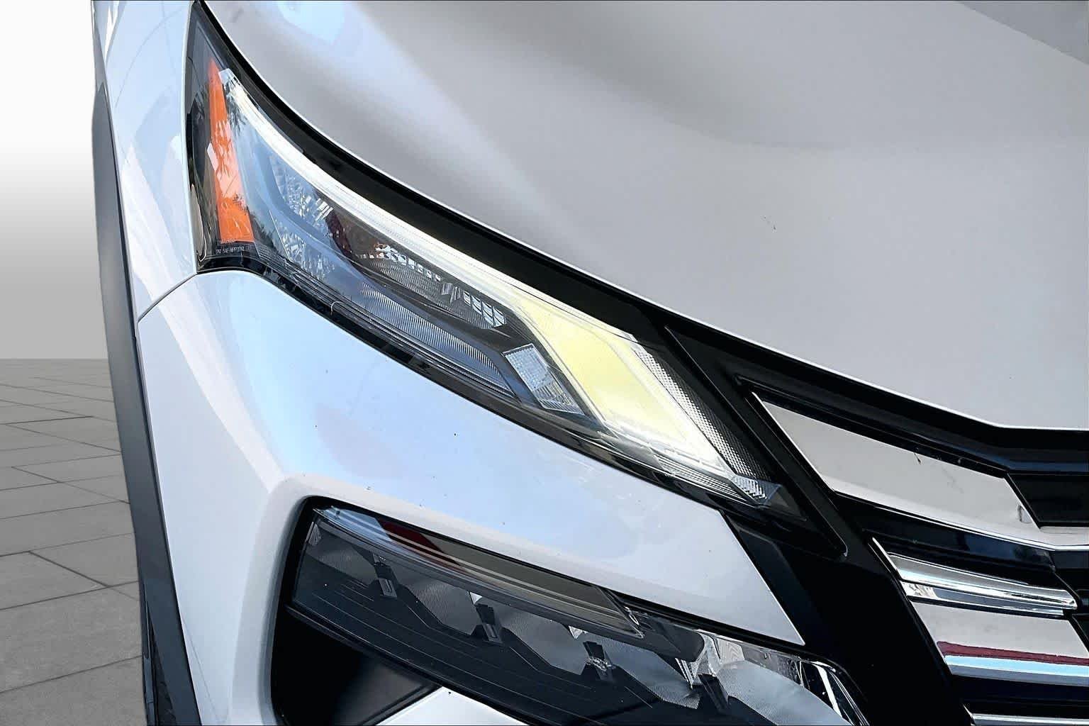 Used 2024 Brilliant Silver Metallic Nissan SV image 28