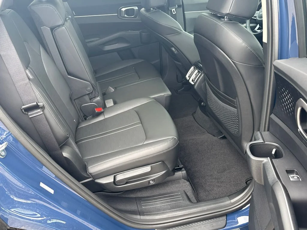 2025 Kia Sorento S - Photo 15
