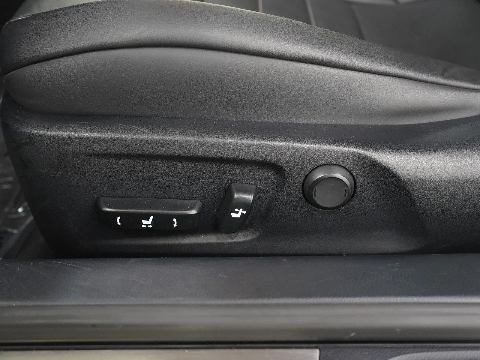 Used 2016 Silver Lexus 2dr Cpe image 24