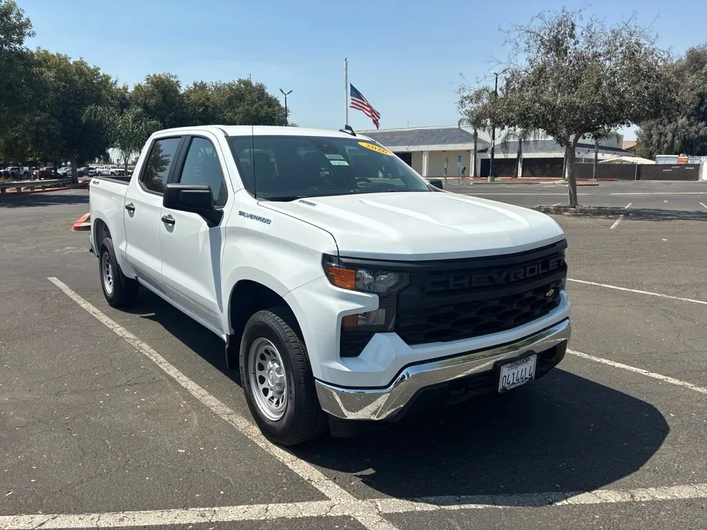 New 2026 Summit White Chevrolet WT image 1