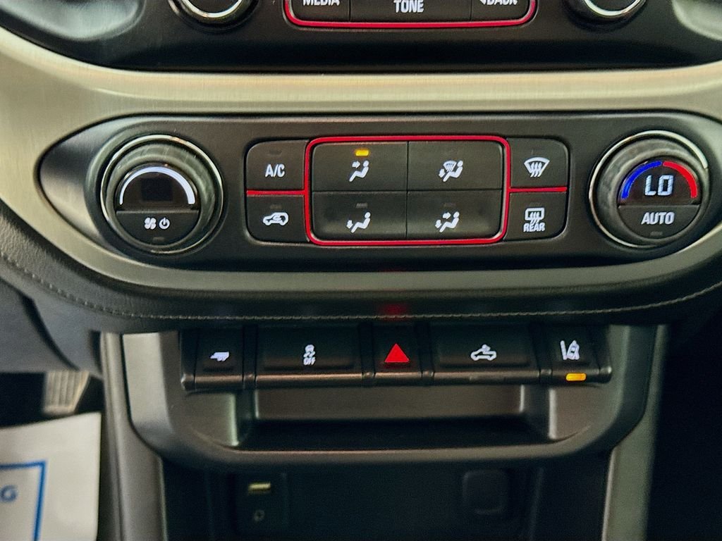 Used 2016 Onyx Black GMC SLE1 image 19