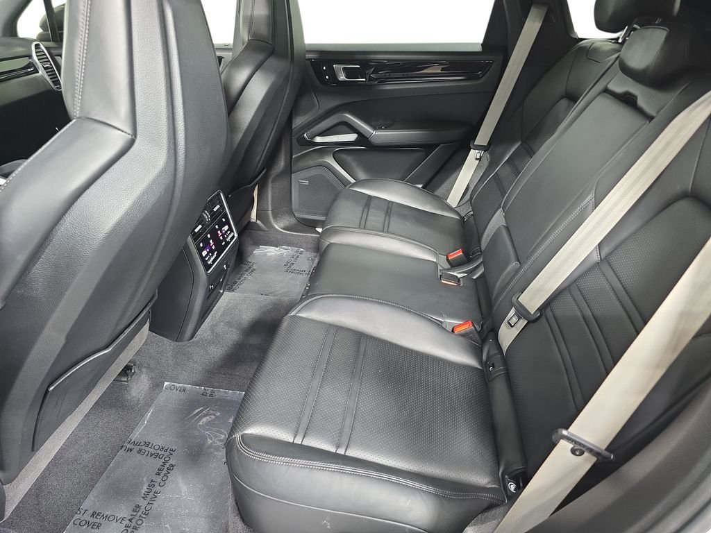 2022 Porsche Cayenne Platinum Edition - Photo 24