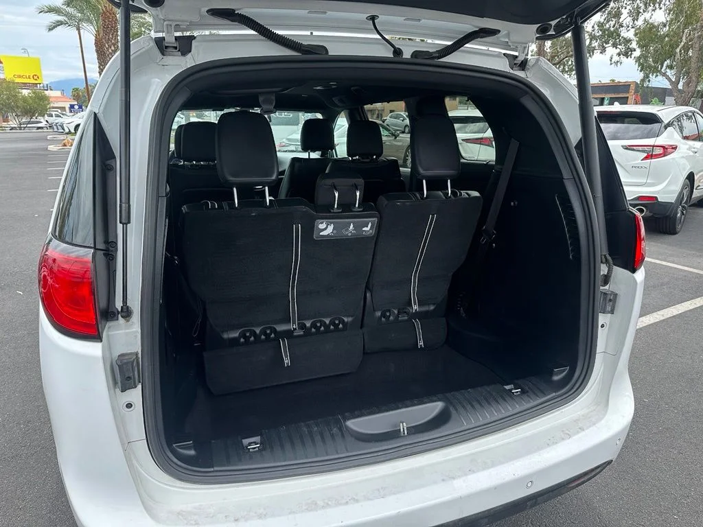 Used 2018 White Chrysler Touring L image 21