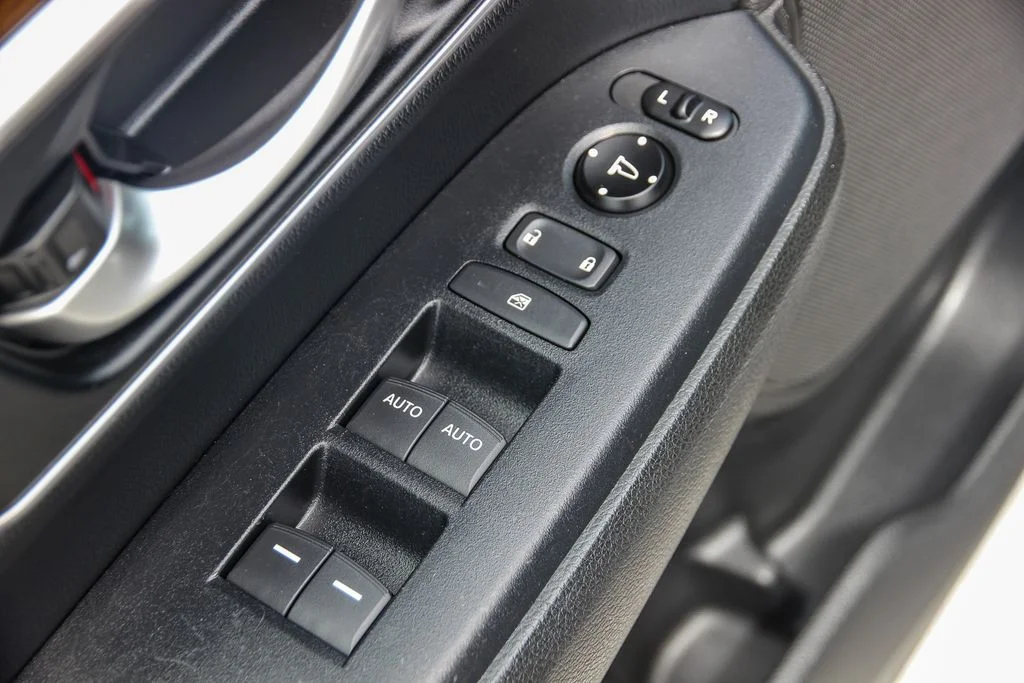 Used 2017 Silver Honda EX-L image 21