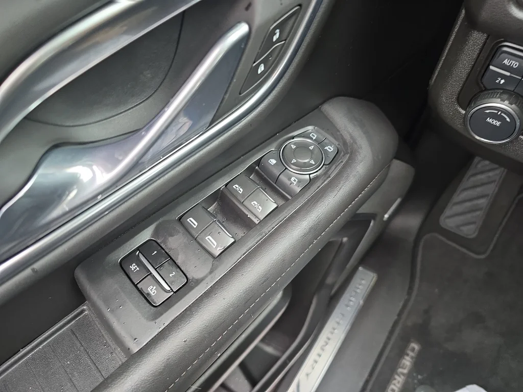 Used 2024 Black Chevrolet High Country image 22