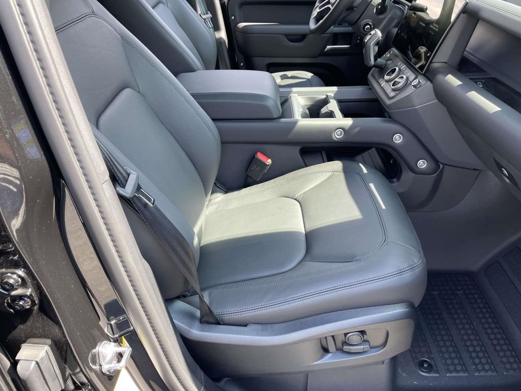 New 2026 Santorini Black Land Rover S image 19