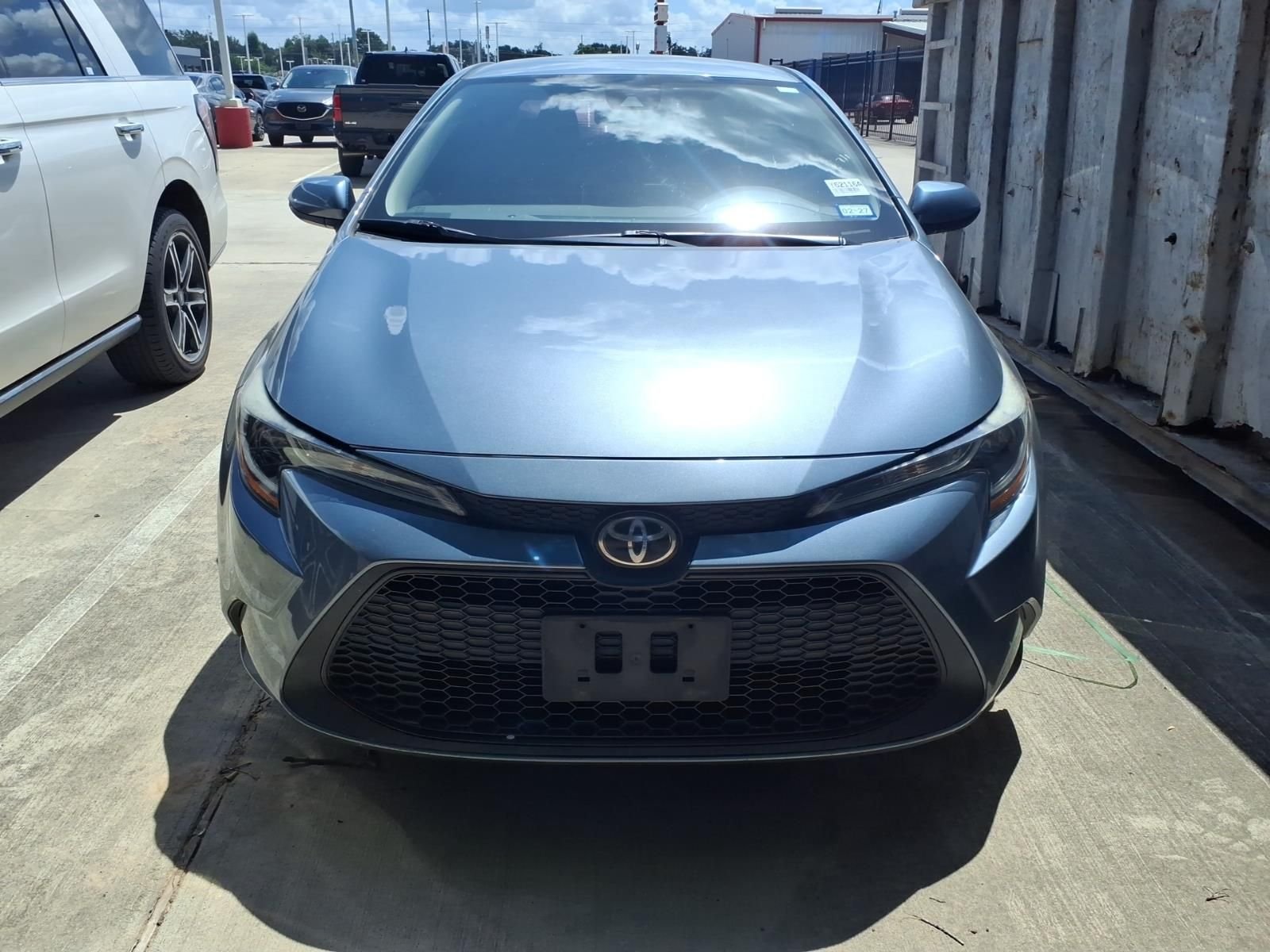 Used 2020 Celestite Toyota LE image 3