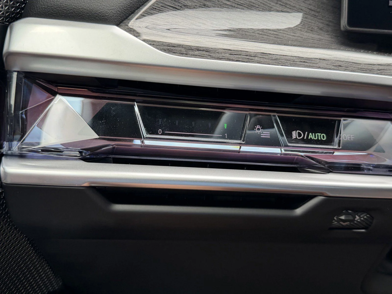 New 2026 Mineral White Metallic BMW 740i image 33