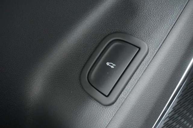 2026 GMC Acadia Denali Ultimate - Photo 17