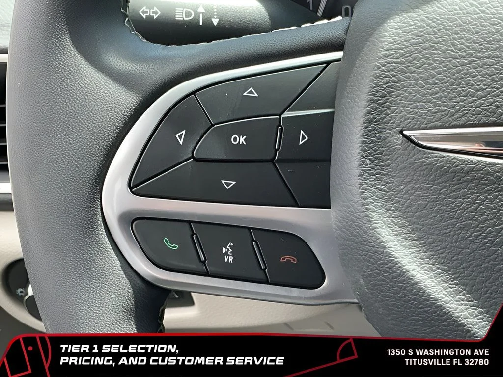 Used 2023 White Chrysler LX image 21