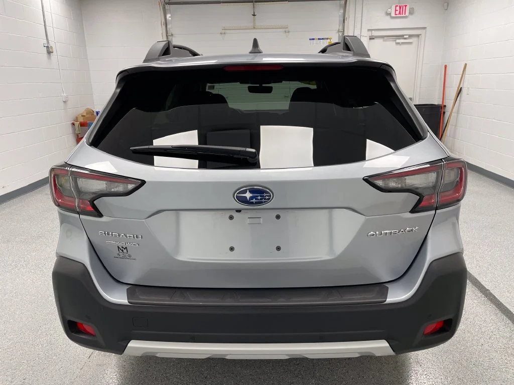 Used 2025 Ice Silver Metallic Subaru Limited image 9