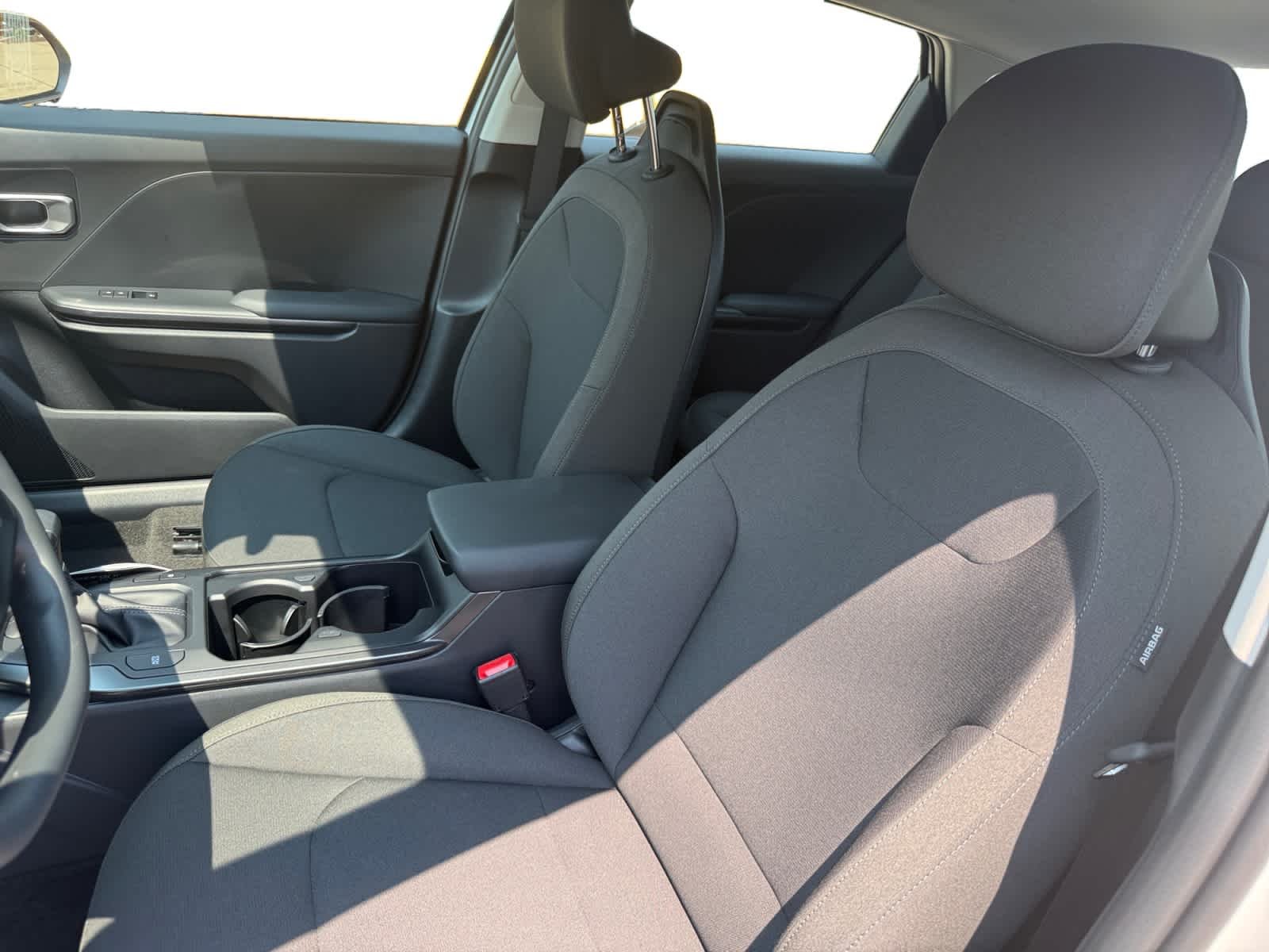 New 2026 SNOW WHITE PEARL Kia LX image 11