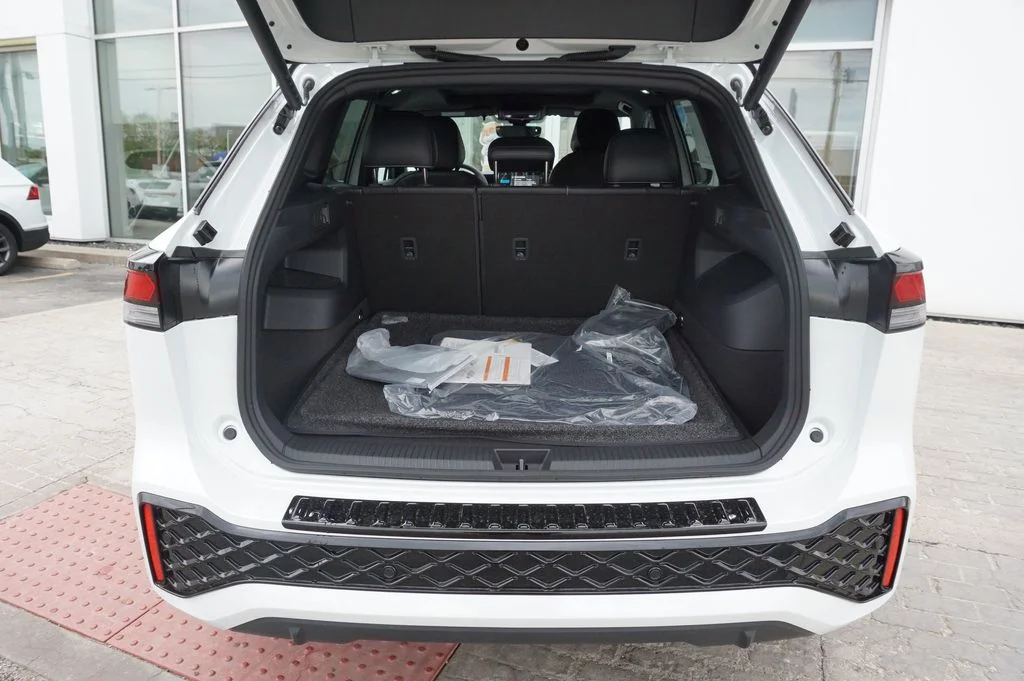 New 2026 White/off-white Volkswagen 2.0T SE R-Line Black image 28