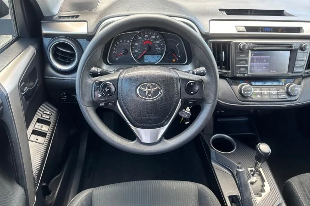 Used 2014 Silver Toyota XLE image 15