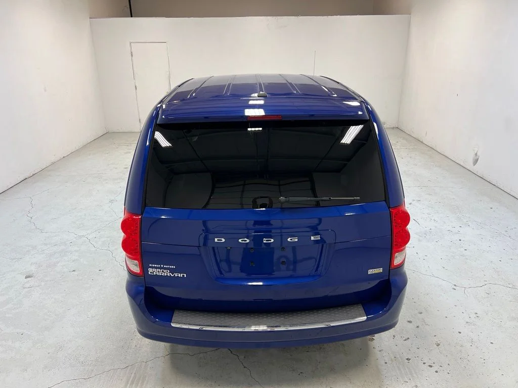 Used 2018 Blue Dodge SE image 4