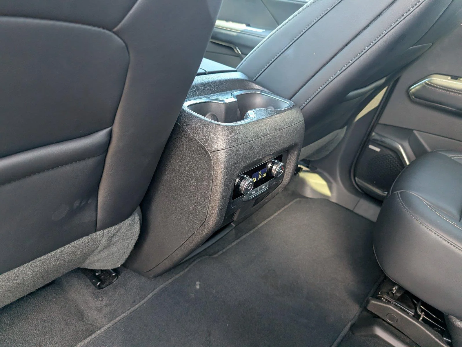 Used 2026 Summit White GMC Elevation image 32