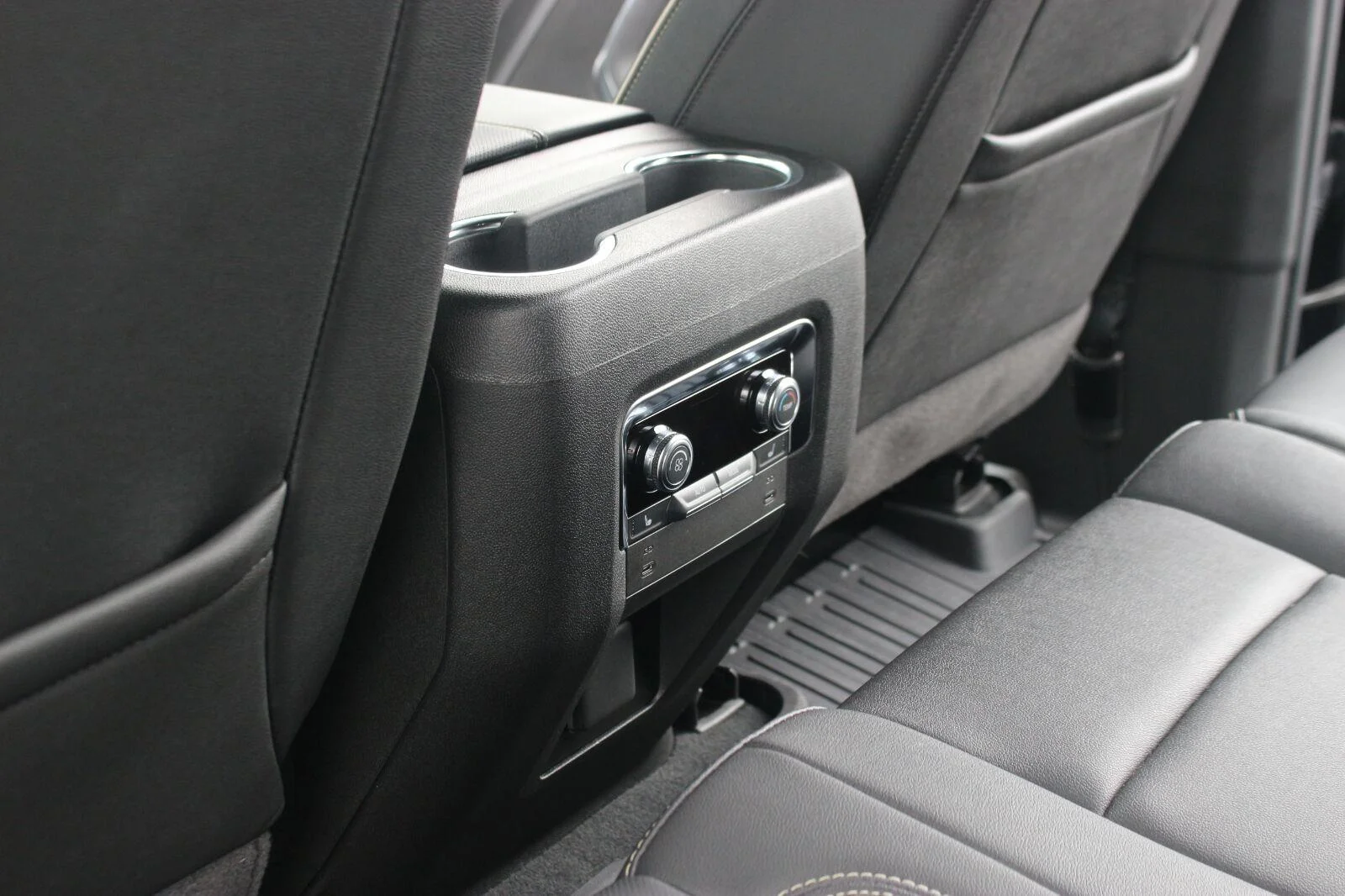 Used 2026 Onyx Black GMC Elevation image 36